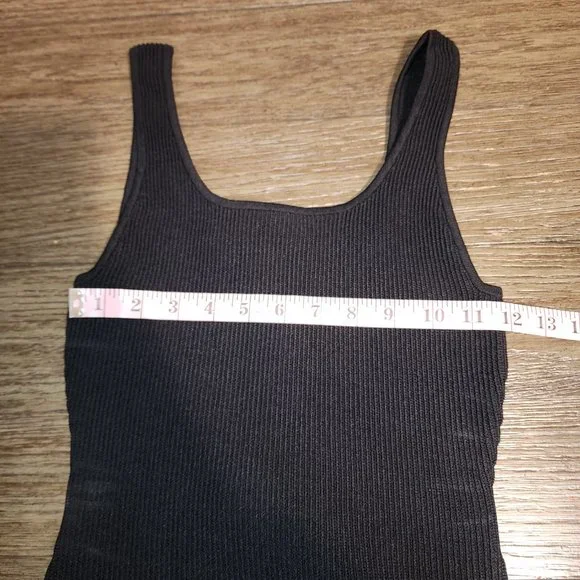 Quince Cropped Square Neck Ribbed Knit Tank NWT Black Small - Picture 5 of 8